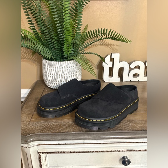 Dr. Martens Zebzag Anywhere Mules NIB Women’s Size 6 - Picture 4 of 16